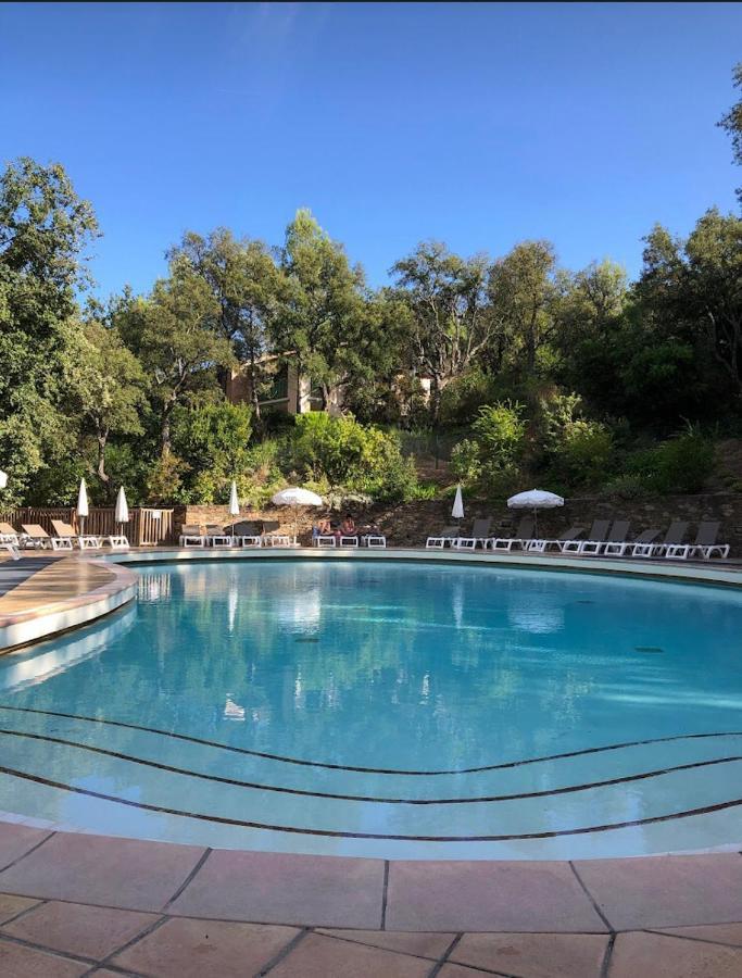 Charmant Appartement Village Restanques De Saint Tropez Grimaud Exterior foto